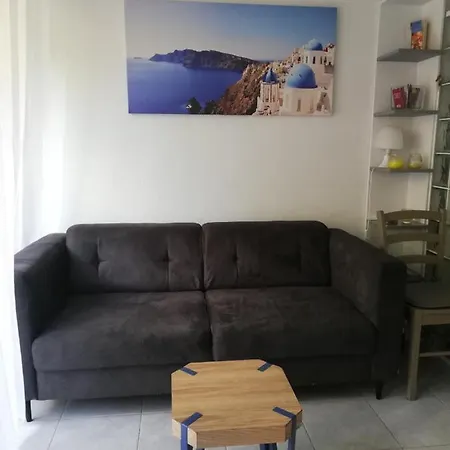 Maison Pres De La *